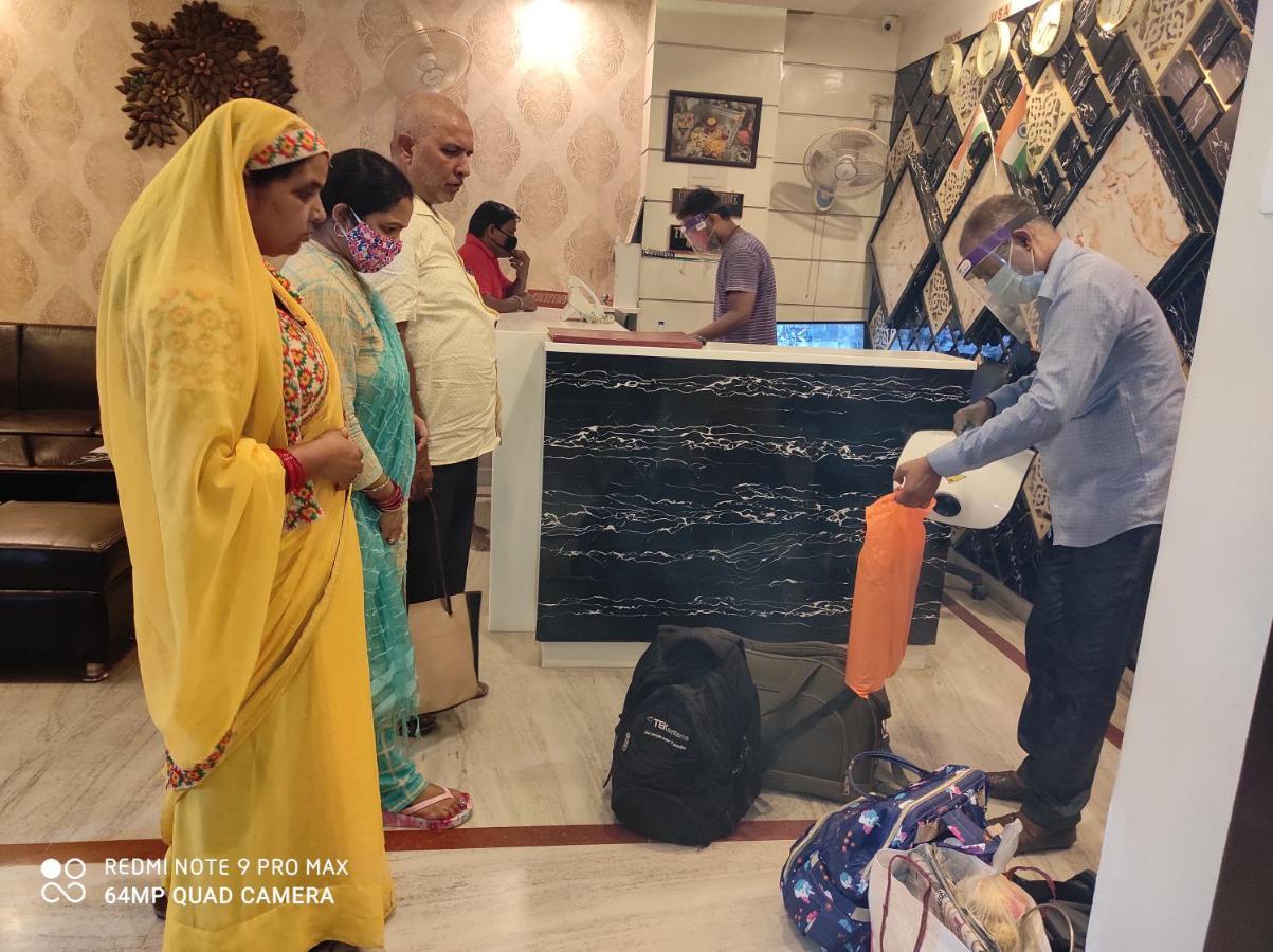 Aadesh Palace Hotel 3*