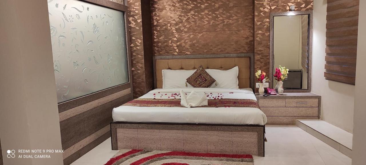 Aadesh Palace Hotel