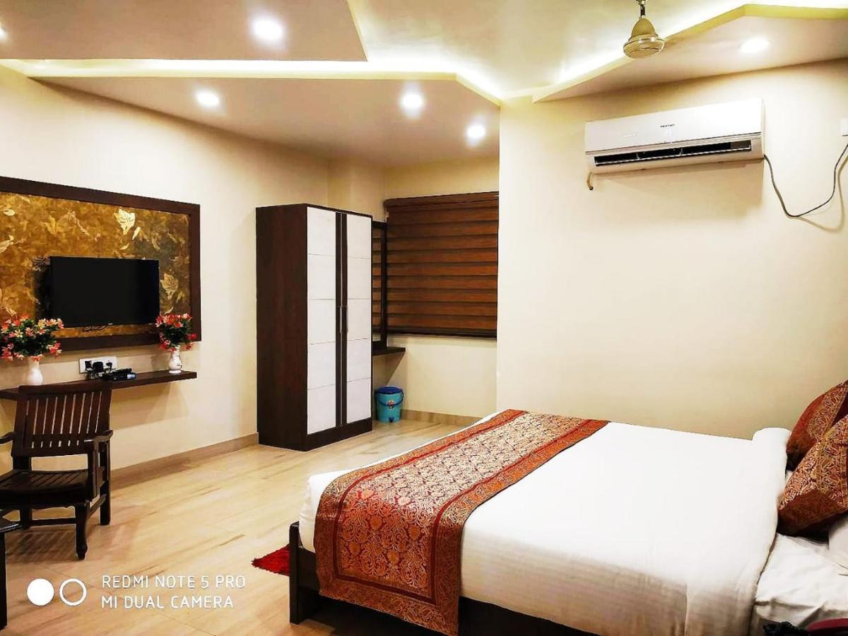 Aadesh Palace Hotel
