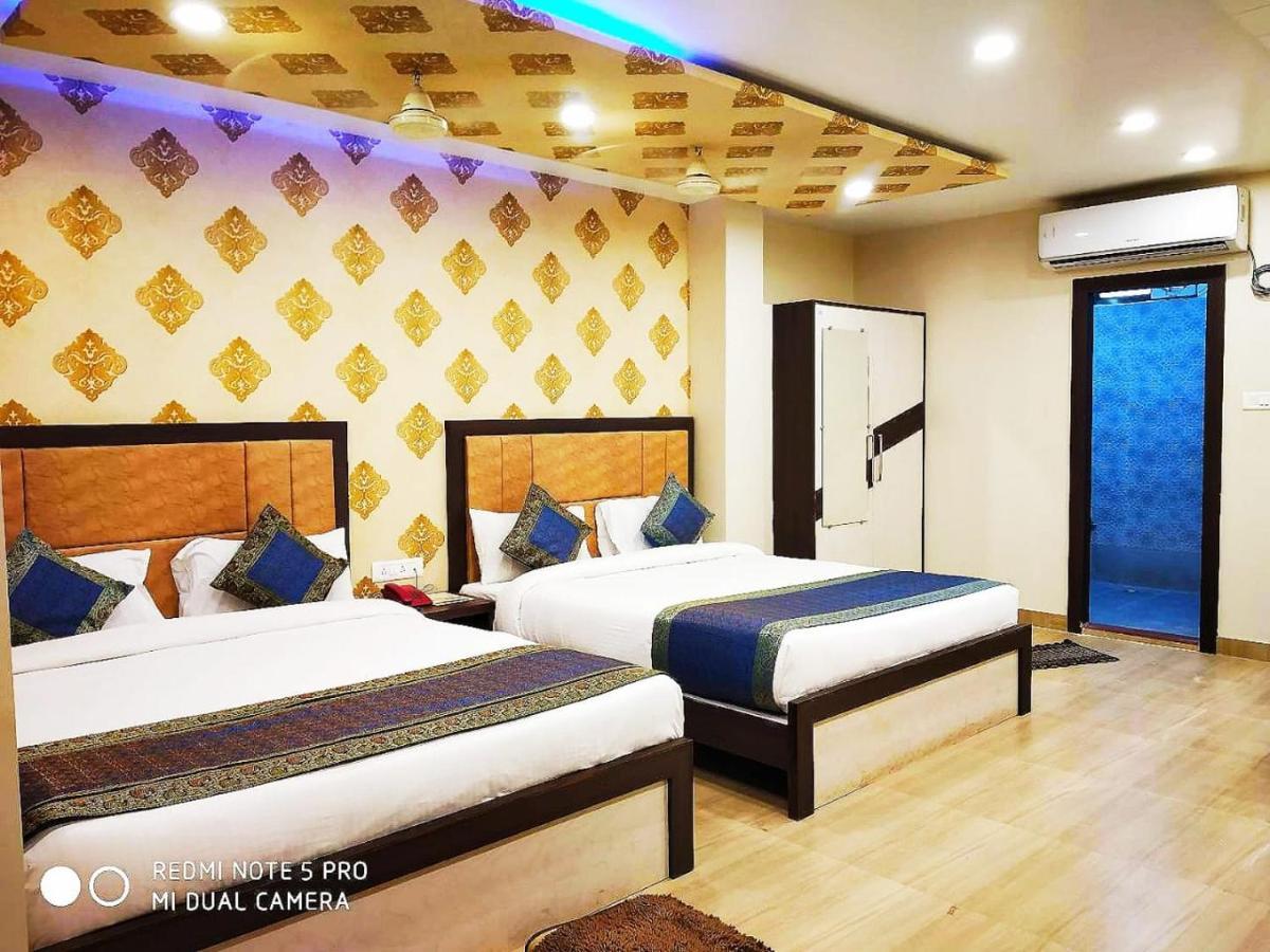 Aadesh Palace Hotel