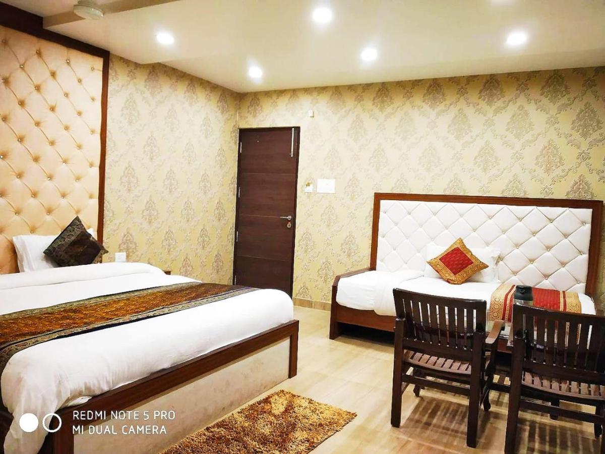 Aadesh Palace Hotel