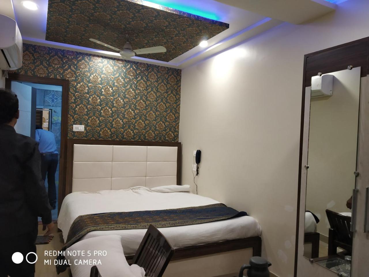 Hotel Aadesh Palace Varanasi