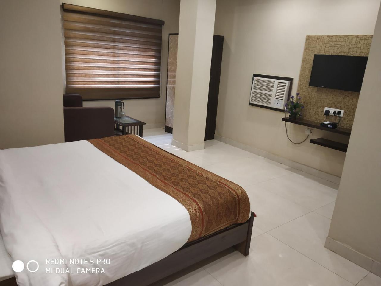 Hotel Aadesh Palace Varanasi