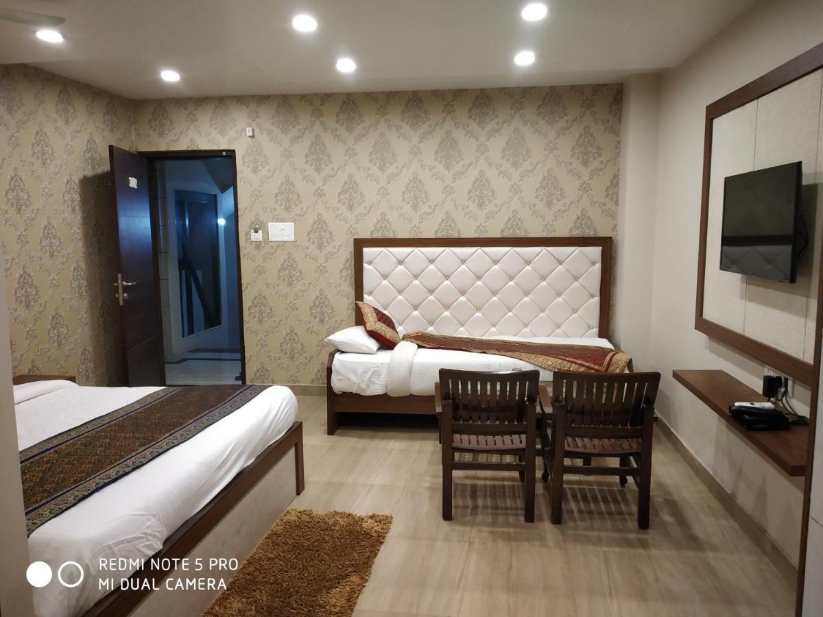 Aadesh Palace 3*