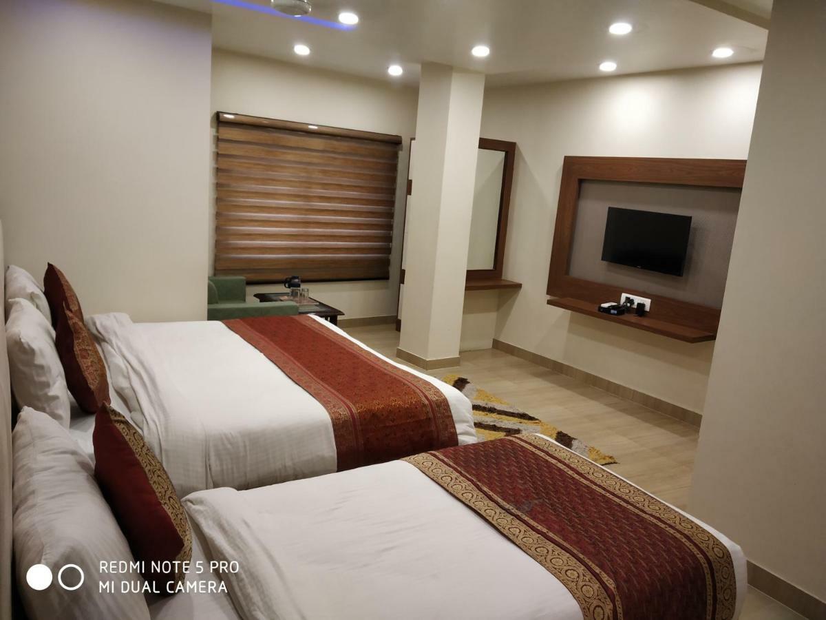 Aadesh Palace Hotel 3*