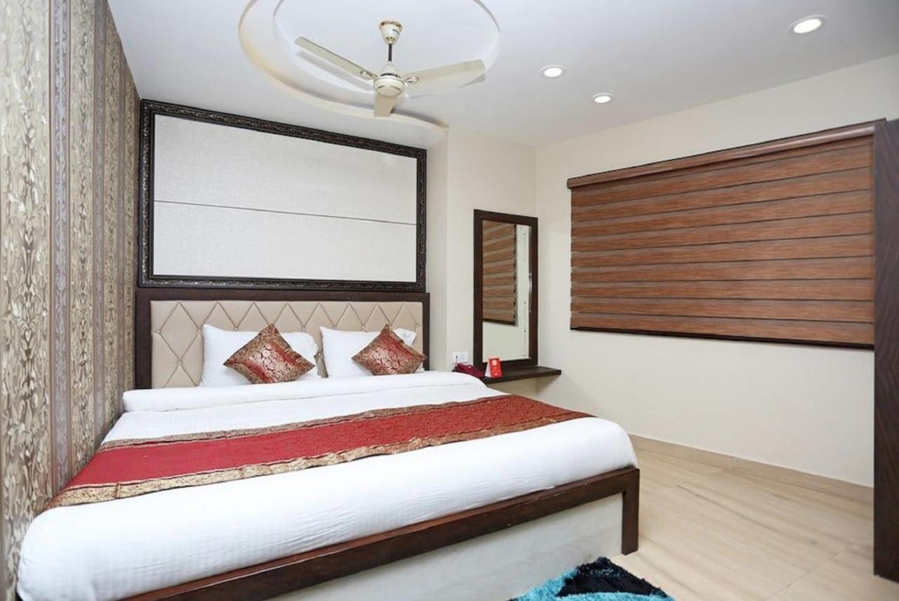 Aadesh Palace Hotel 3*